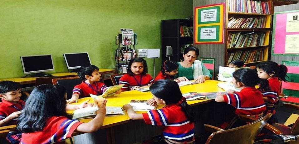 school with library,students of gd goenka studying in library
