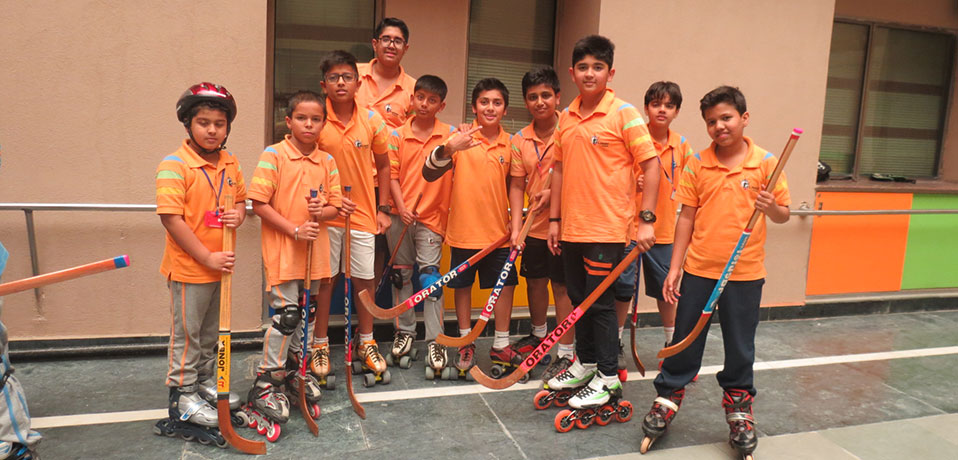 best priavte school in sports,team of roller hockey giving pose 
