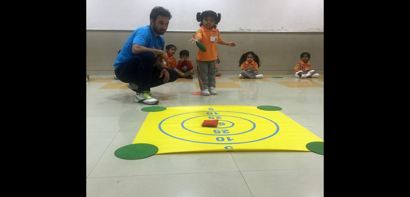 best school in sports in rohini,students of junior wing playing games in schoool campus
