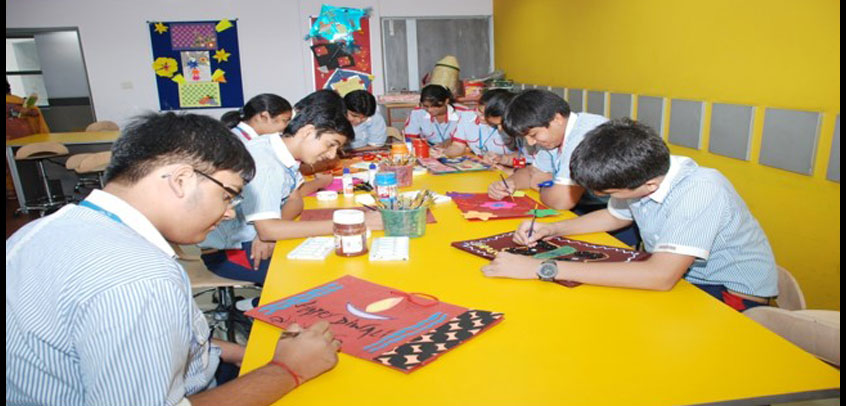 the image shows the students of secondary wing doing art and craft work,best school in extra curriclar activity
